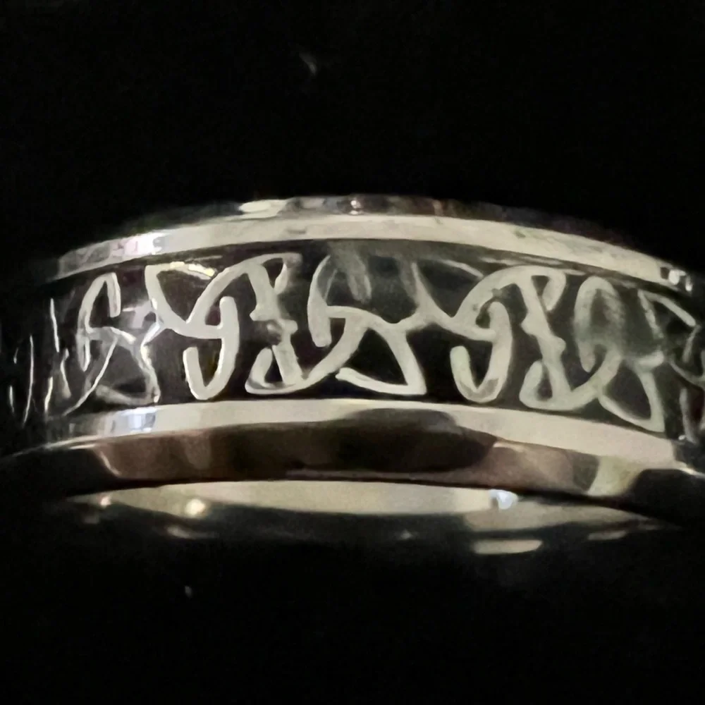 Silver Celtic Knot Men’s Wedding Band Size 11